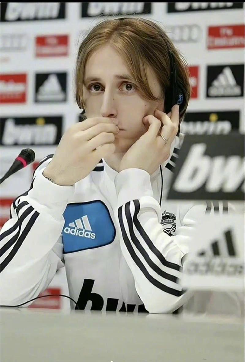 梅西社媒发文：无论在任何地方，这支国家队总是用足球说话